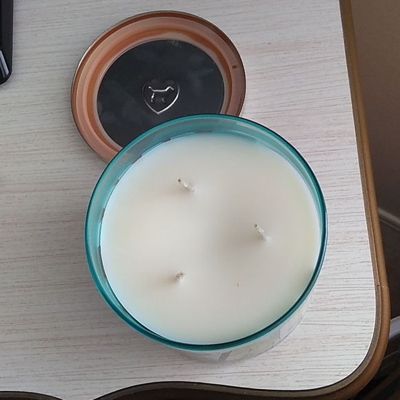 PINK VS htf Pink, Yeah large 3-wick candle NWT - Picture 6 of 7
